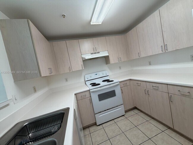 Building Photo - 50 Menores Ave
