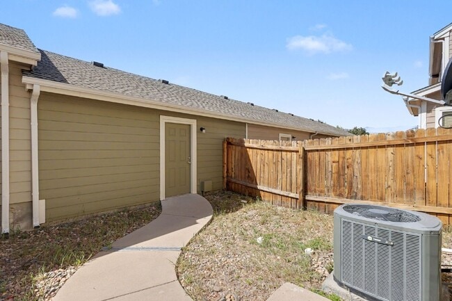 Building Photo - 4822 Condor St