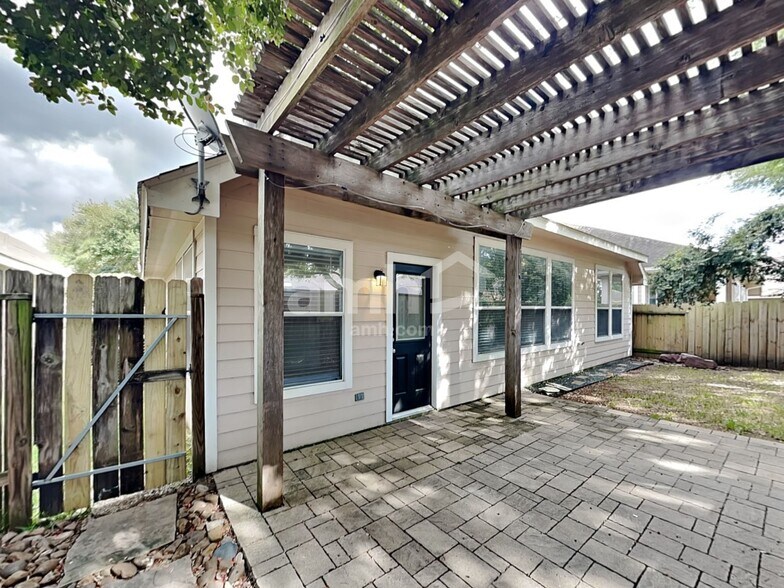 Building Photo - 30919 Blue Ridge Park Ln