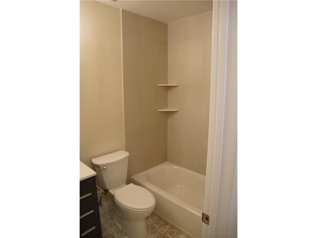 Building Photo - 330 Pondridge Cir