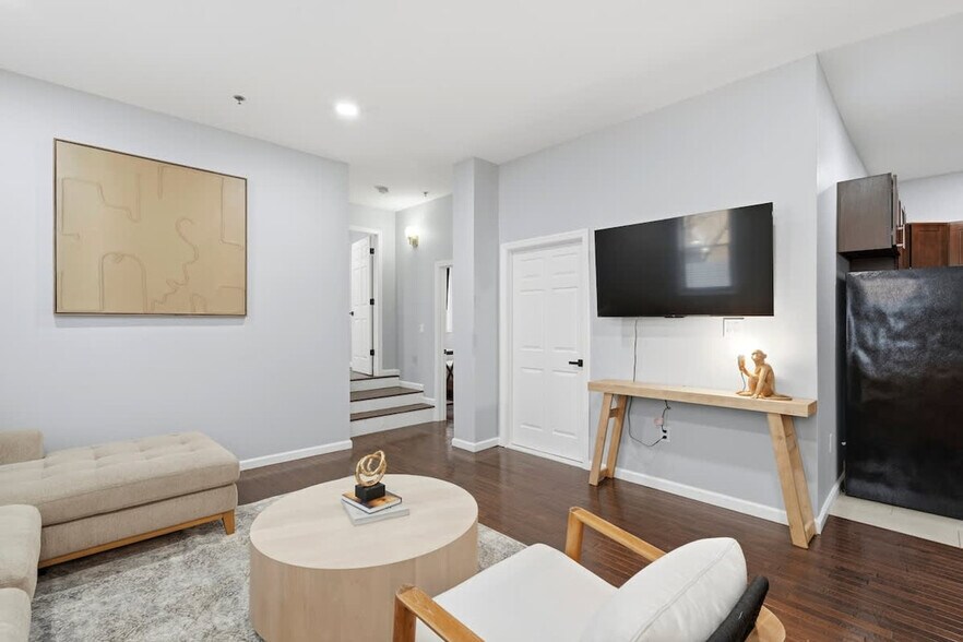 Building Photo - 41 Vroom St