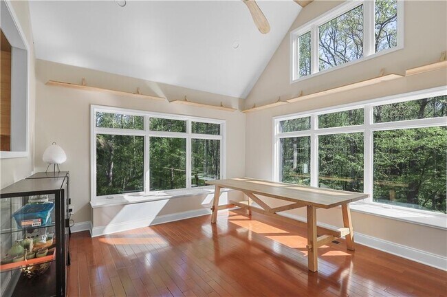 Building Photo - 2740 Stonehill Way