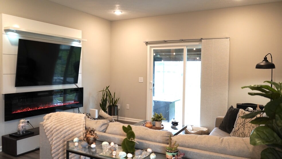 Building Photo - 3443 Alder Ave