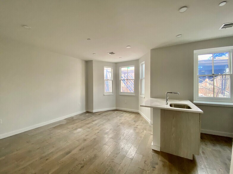 Building Photo - 7 Wigglesworth St