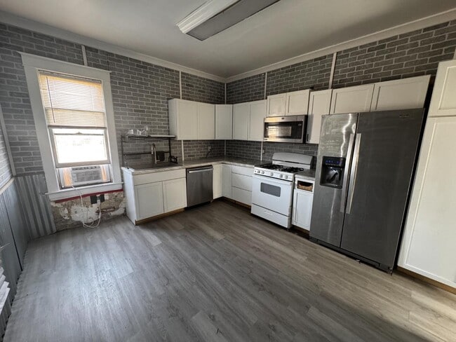 Building Photo - 1267 SW Harrison St