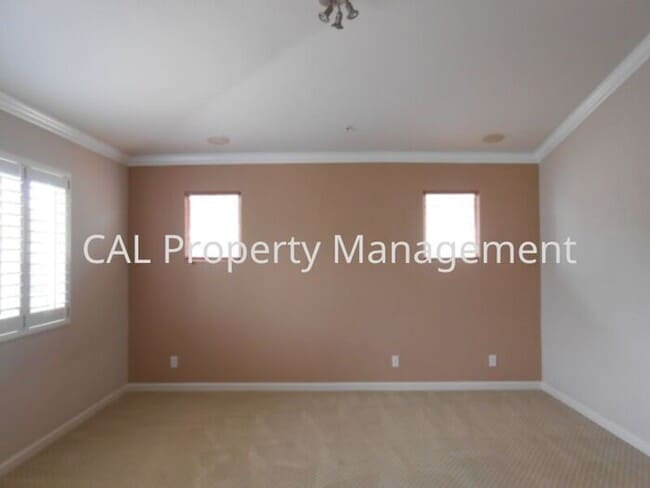 Building Photo - 3 Bedroom with loft near Alvarez High School