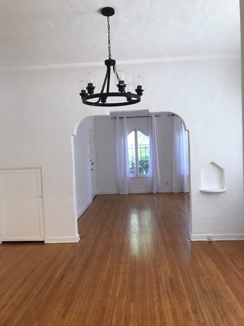 view kitch to DR to LR - 916 S Orange Grove Ave