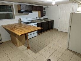 Building Photo - 4835 W Cornelia Ave