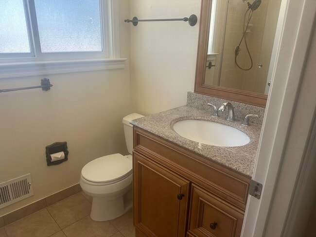 Building Photo - Beautiful Single Story Warms Springs Home