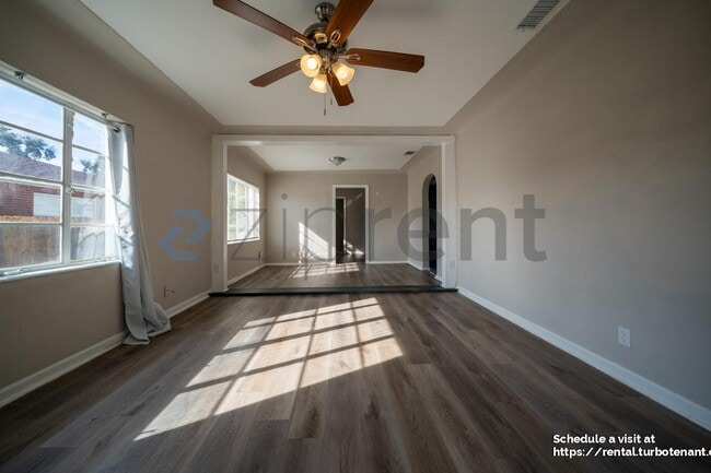 Building Photo - 925 17th St S