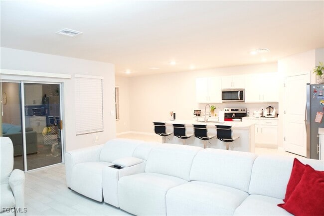 Building Photo - 413 SE 4th St