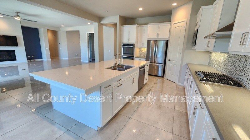 Building Photo - 78987 Yorkville Ln