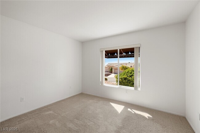 Building Photo - 10416 W Linfield Pl