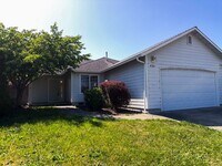 Building Photo - Pet-friendly home located near the golf co...