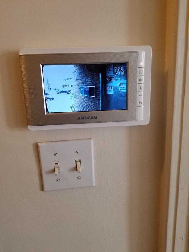 Video Intercom/Doorbell - 1307 Hamilton St