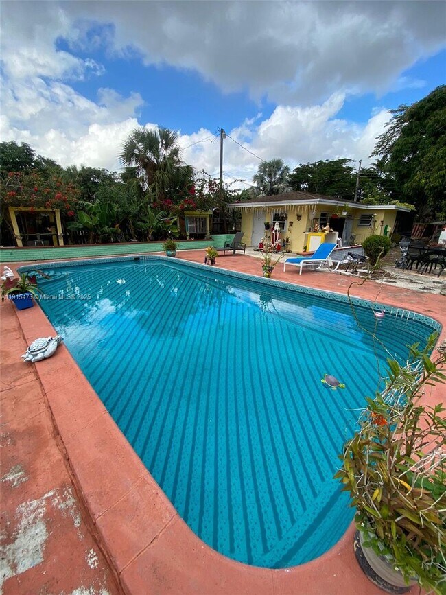 Building Photo - 436 E Evanston Cir