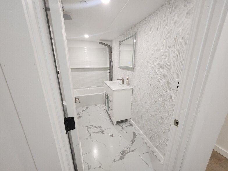 Shared bathroom - 4 Woodville Ter