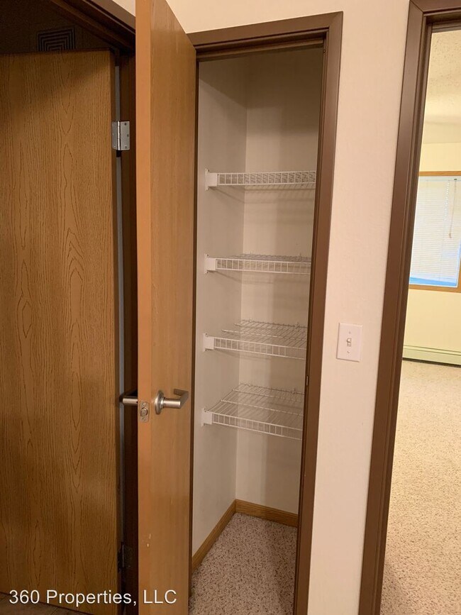 Building Photo - 3515 10th Ave S