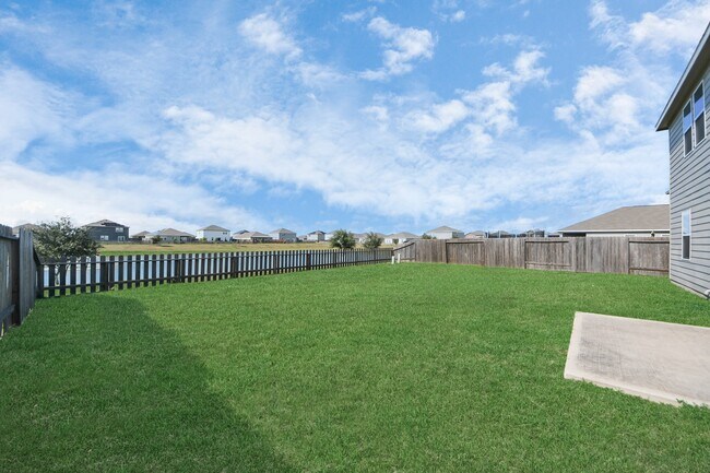 Building Photo - 4830 Highland Spgs Dr