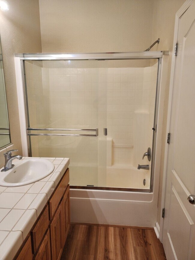 Building Photo - 4 bedroom 2 bathroom home Near Christofferson Pkwy Close to Walnut Elementary, Turlock Jr High Sc...