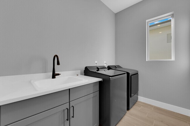 Building Photo - 10648 Stone Ledge Ave