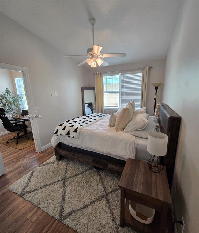 Building Photo - 806 SE 14th St