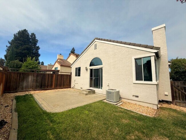 Building Photo - 900 Bluewater Dr