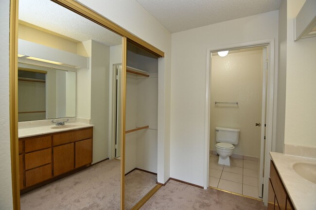 Building Photo - SFR near 880 & 84 -Minutes from Paseo Padr...