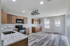 Building Photo - 2908 Desert Dr