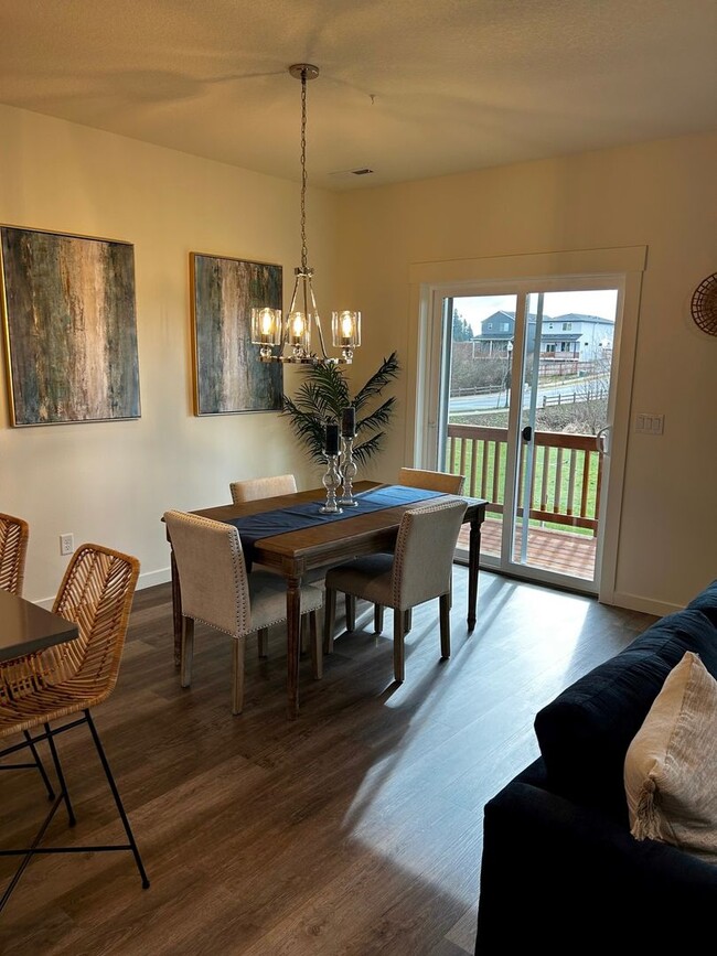 Building Photo - New Ridgefield home