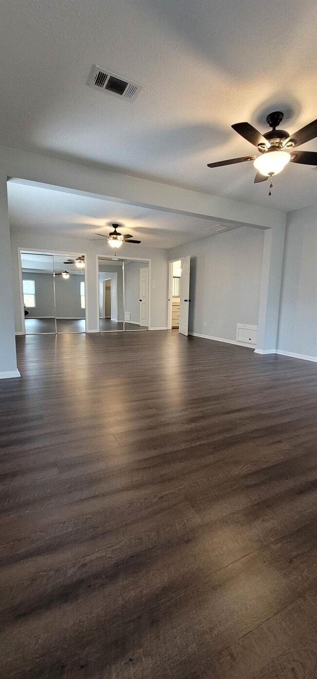 Building Photo - 9614 Charter Ridge Dr