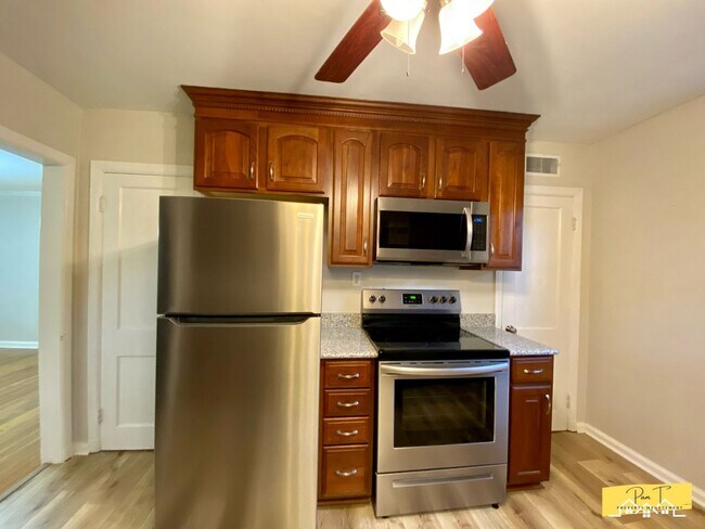 Building Photo - 304 Columbus Dr