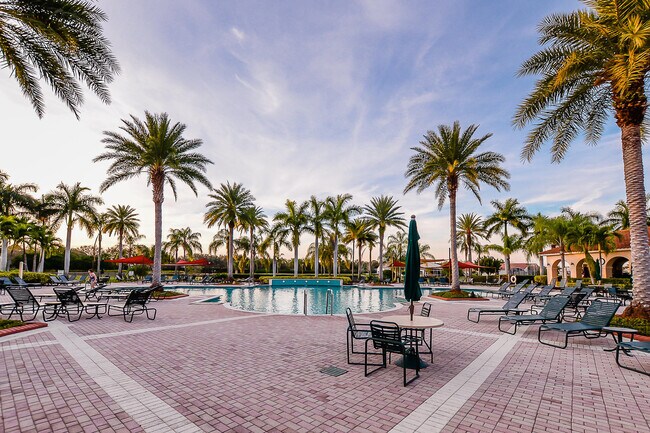 Building Photo - 329 NW Treeline Trce