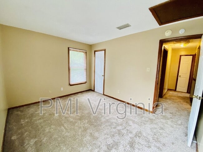Building Photo - 604 Birchridge Ct
