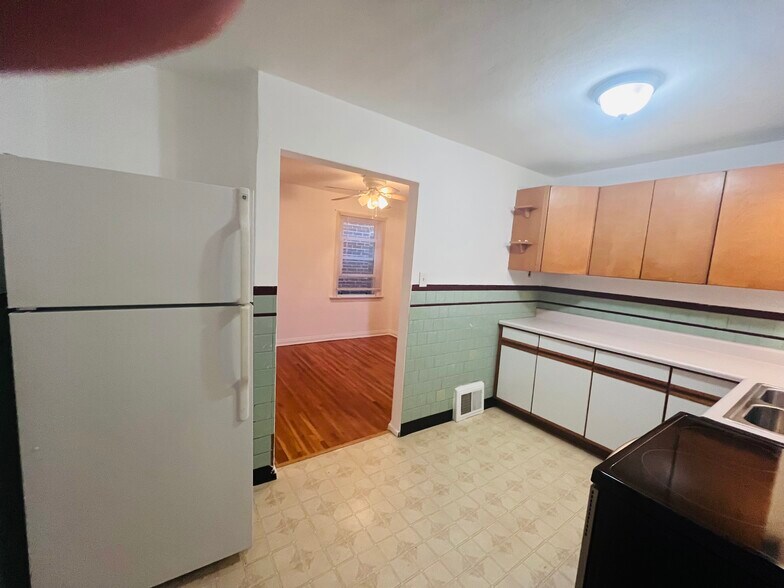Building Photo - 4985 Arsenal St
