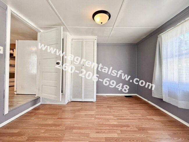 Building Photo - 2122 Olladale Dr