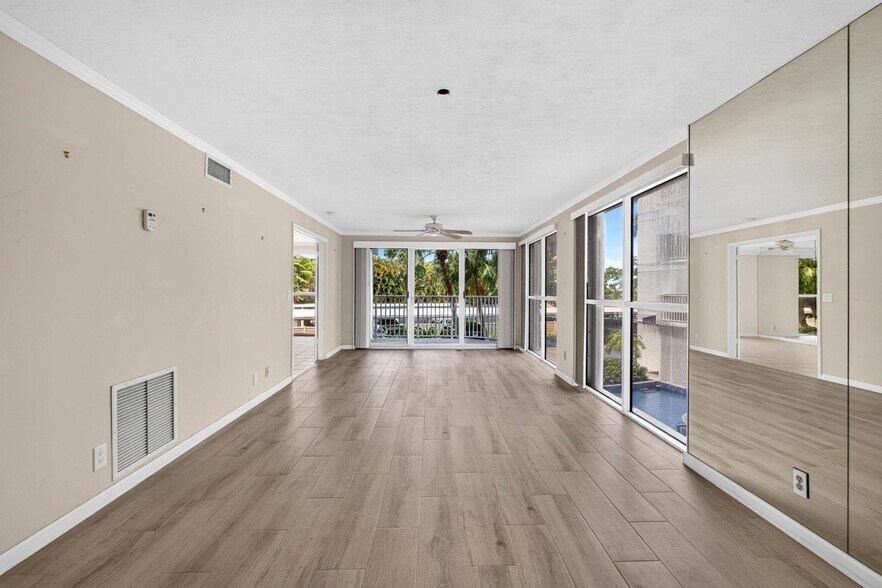Building Photo - 3901 S Flagler Dr