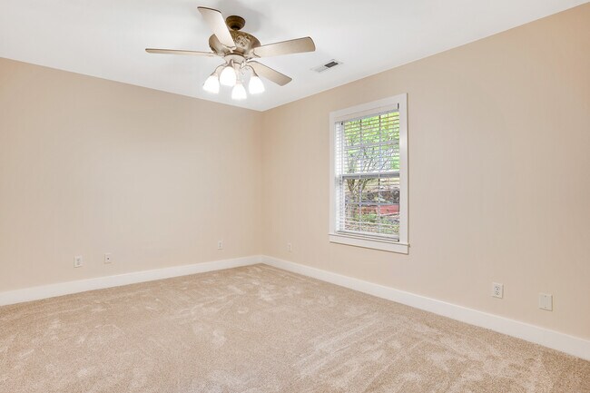 Building Photo - 1607 Knickerbocker Ave