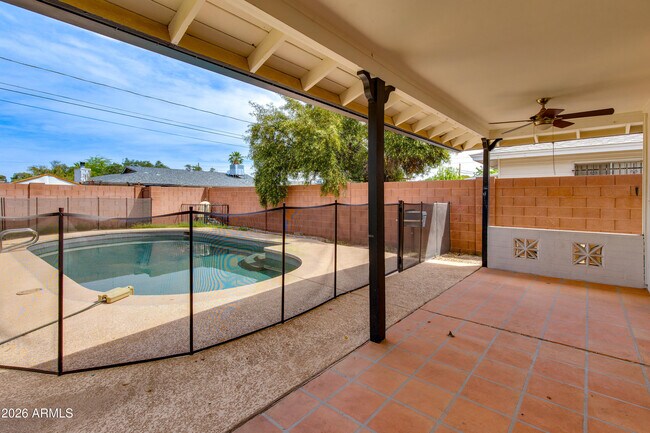 Building Photo - 1524 W Ocotillo Rd