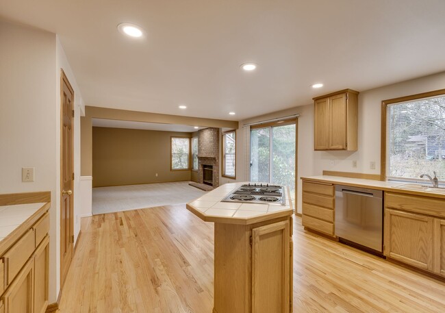 Building Photo - Spacious 4 bedroom home in Renton's Fairwo...