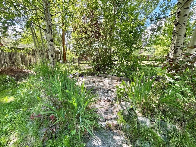 Building Photo - Great 4 bedroom home close to MSU & the ho...