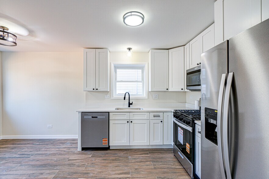 Building Photo - 217 S 13th Ave