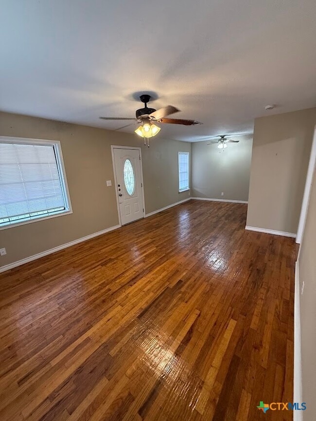 Building Photo - 784 Samuels St