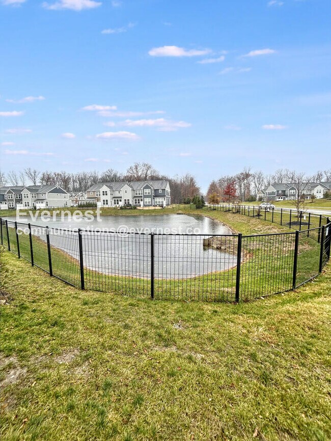 Building Photo - 830 S Greenway Dr