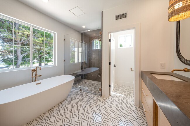 Building Photo - 1620 Arch Bay Dr