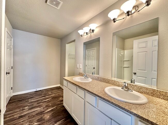Building Photo - 2240 James Kelly Ln