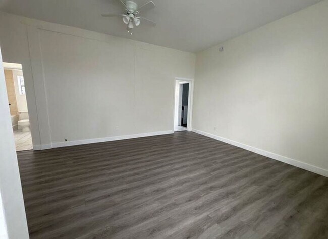 Building Photo - 915 Broadway St