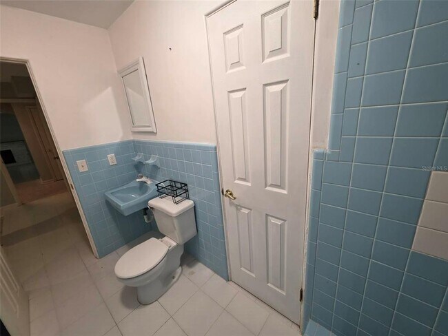 Building Photo - 25601 Laylaine Dr