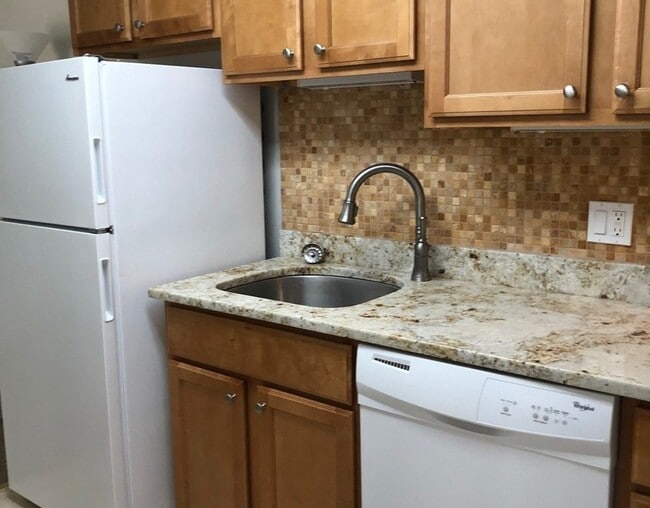 Building Photo - 226 Swanson Rd