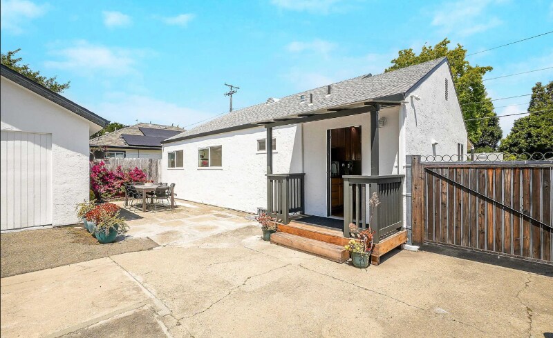Building Photo - 21237 Orange Ave